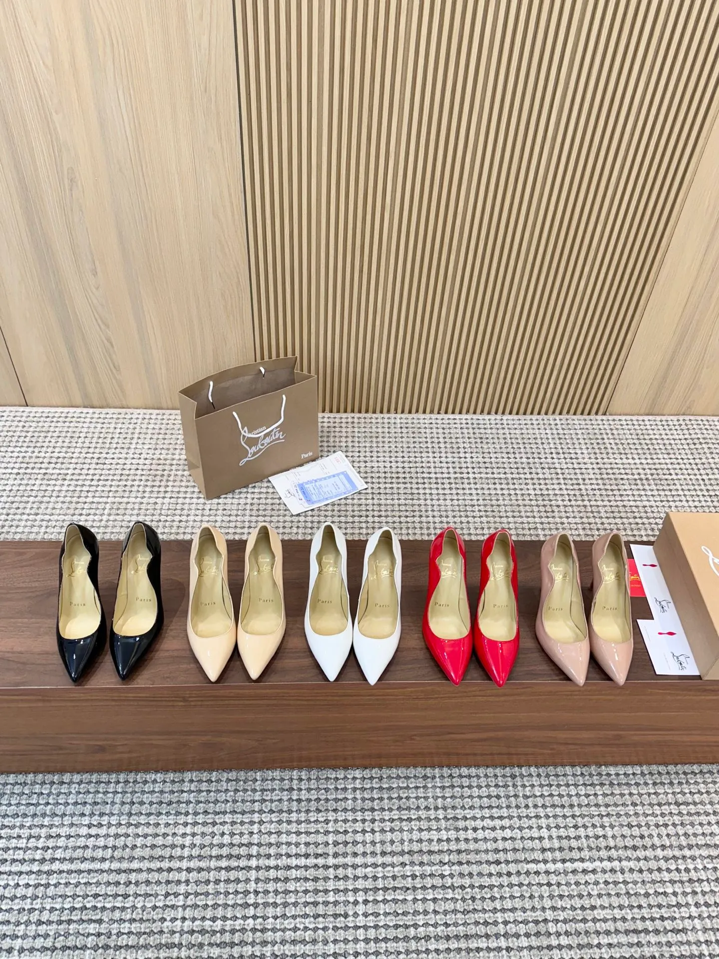 👟👟Ex-factory price 440 👟👟 Genuine leather sole +40 shipped all year round 💝Christian Louboutin CL👠 "Imported cow patent leather💎 series" noble and luxurious, real blingbling👟👟 real materials, all customized by the pattern maker, and the materials are made of original customized materials, achieving the taste of the original 5 color options💍 Upper: imported 👉cow patent leather💪 lining: sheepskin foot pad/lining code number: 34-40.41.42 heel height: two options: 10.5cm and 8.5cm
